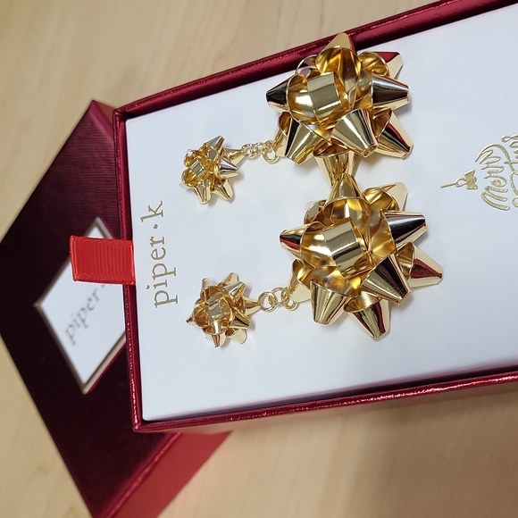 golden tone double bow earrings nib - Picture 1 of 1